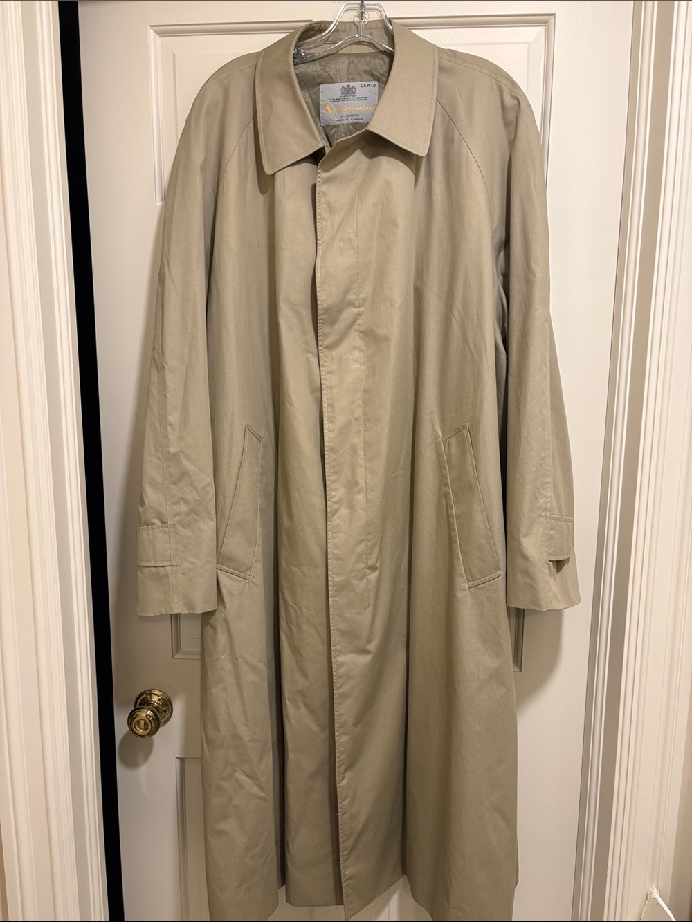 Aquascutum men’s trench. No size given, but dad was a size 44.